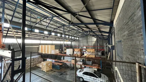 98 Loper Avenue, Spartan has a 1700m² Warehouse Available To Let (41)